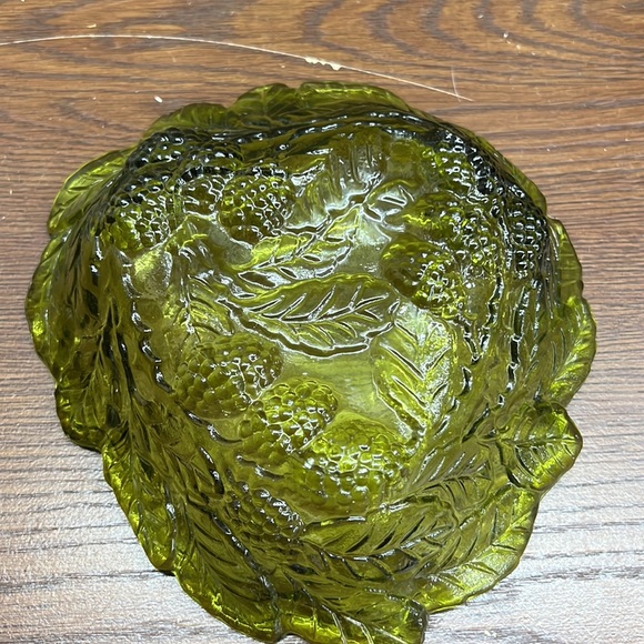 Vintage Green Indiana Glass Loganberry Pattern Berry or Candy Bowl Dish Leaves - Picture 8 of 8